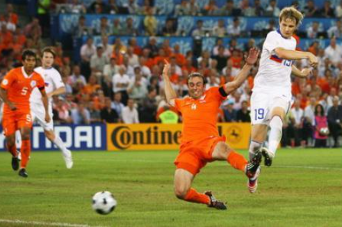 2008年欧洲杯四分之一决赛：荷兰VS俄罗斯，冷门球队的奇迹