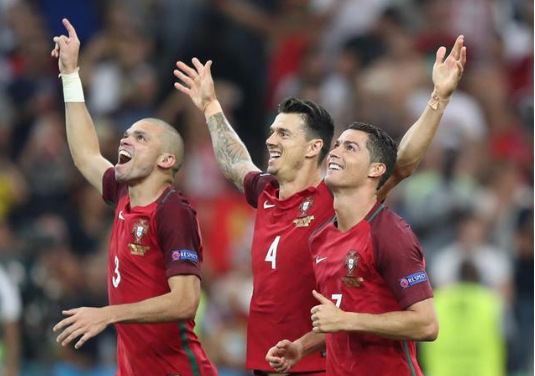 2012年欧洲杯四分之一赛:波兰VS葡萄牙,毫无悬念的比赛