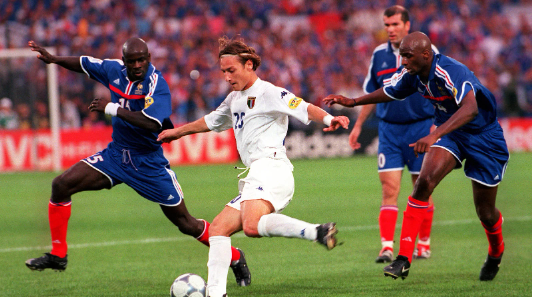 传奇逆转：2000年欧洲杯决赛，法国2:1逆转意大利