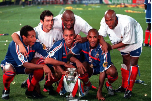 传奇逆转：2000年欧洲杯决赛，法国2:1逆转意大利