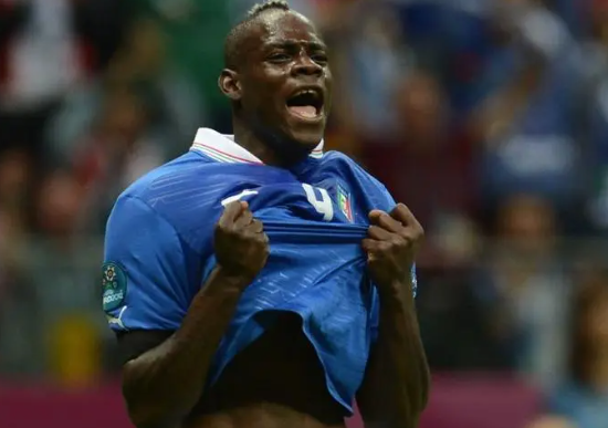 巴洛特利：2012年欧洲杯意大利队的锋线利刃