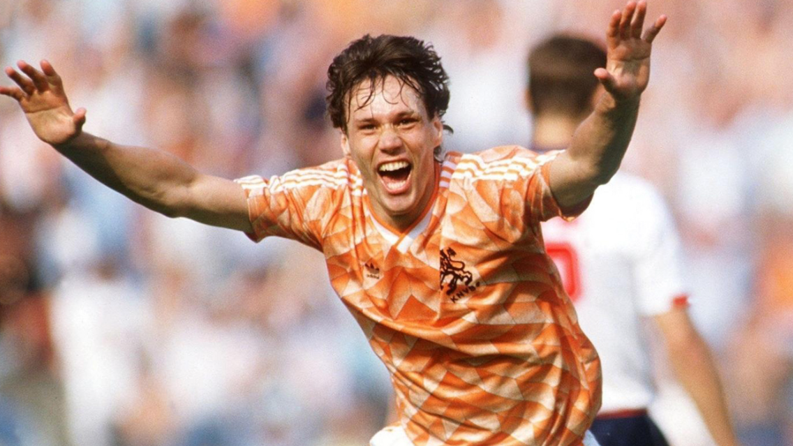 范巴斯滕：1988年欧洲杯的璀璨之星与MVP的荣耀