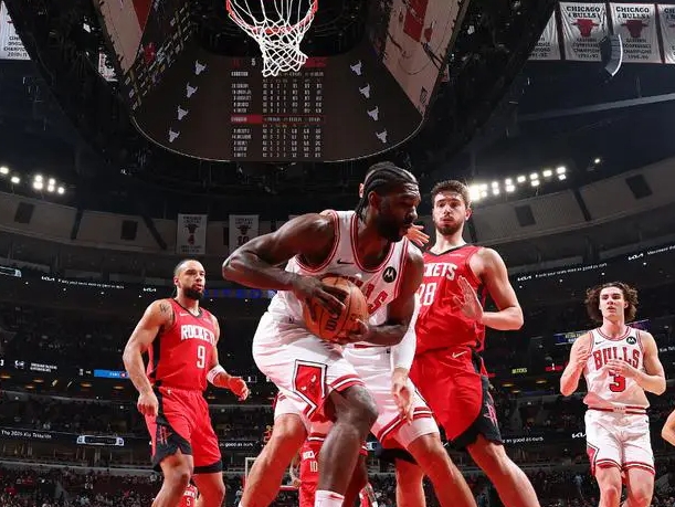 火箭险胜：客场掀翻猛龙