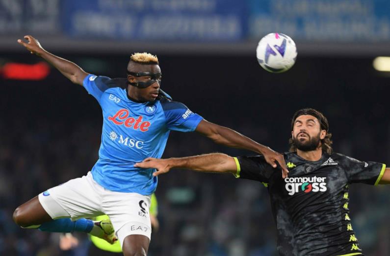 欧冠烽火：那不勒斯的挣扎与突围困局